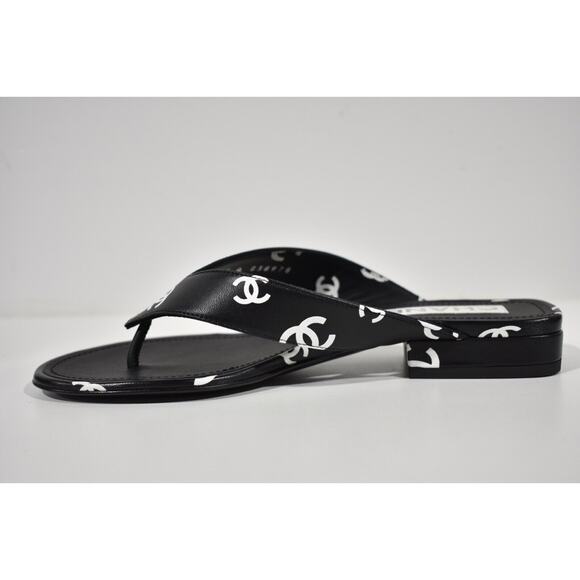 Chanel 22S Black White Printed Lambskin CC Logo Thong Flat Flip Flop Sandal 40.5 - Picture 7 of 9